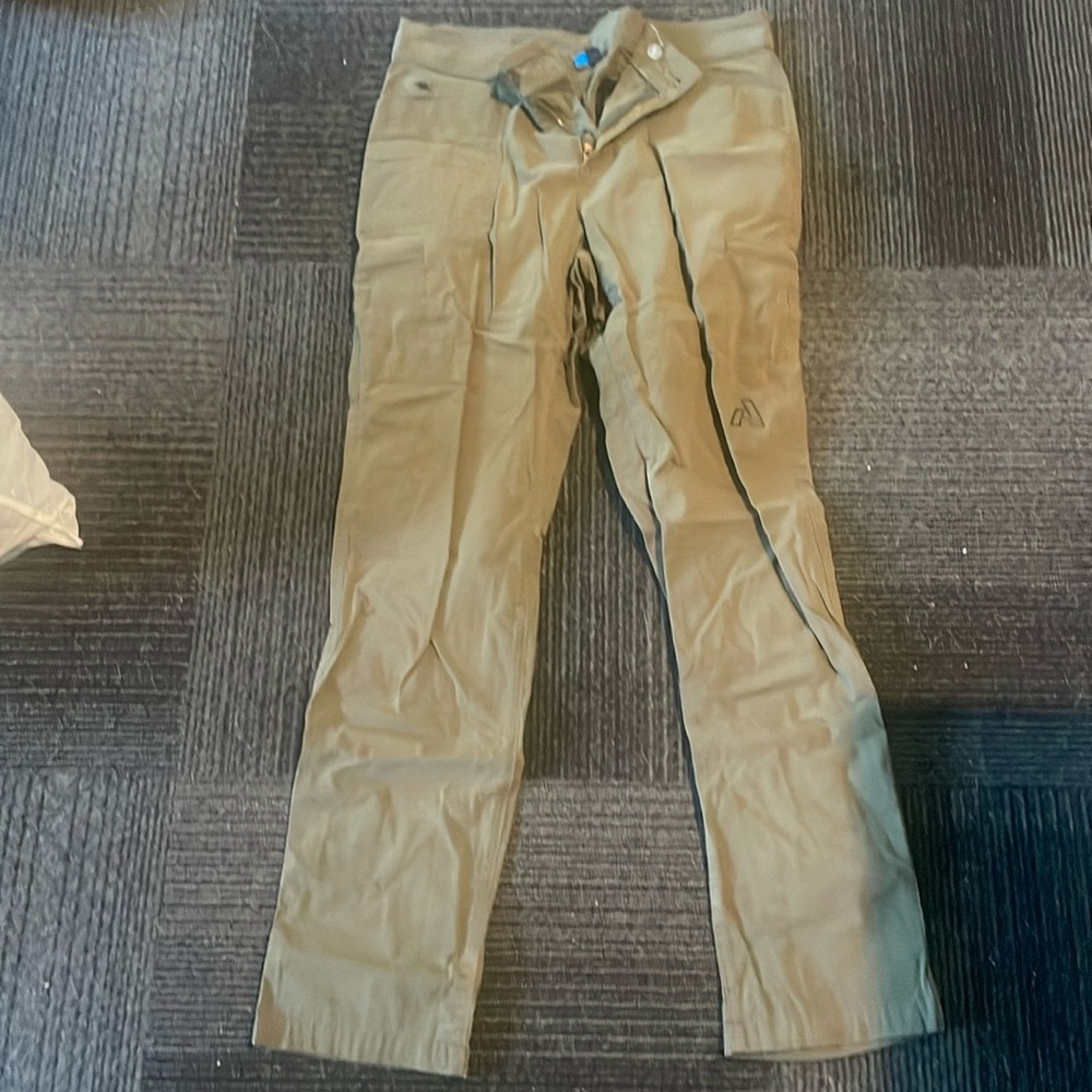 Women's Olive green Eddie Bauer long pants size 8